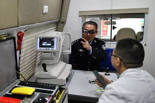 能讓公安英模笑得這么開心 這件事一定不簡單