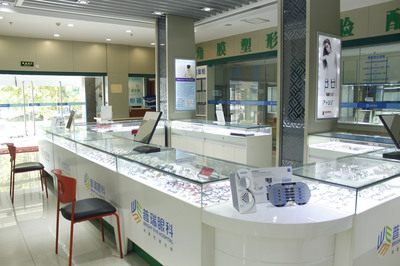 配鏡去眼鏡店和眼科醫院有啥區別?該怎么選呢?