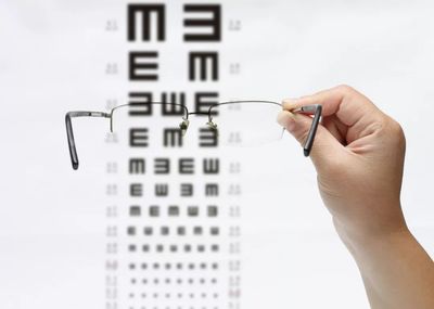 為什么給孩子配眼鏡必須要散瞳?