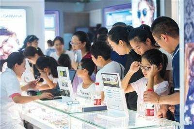 眼鏡店暴利內幕被曝光:鏡片零售價是出廠價20倍以上
